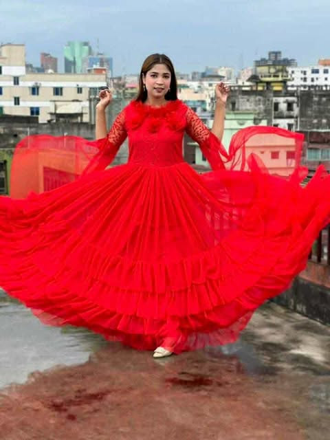 প্রিমিয়াম নেট ফ্যাব্রিক লেয়ার গাউন