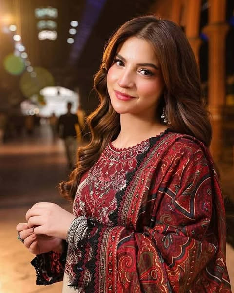 New Premium Quality Silika Gorget Threepes For Woman